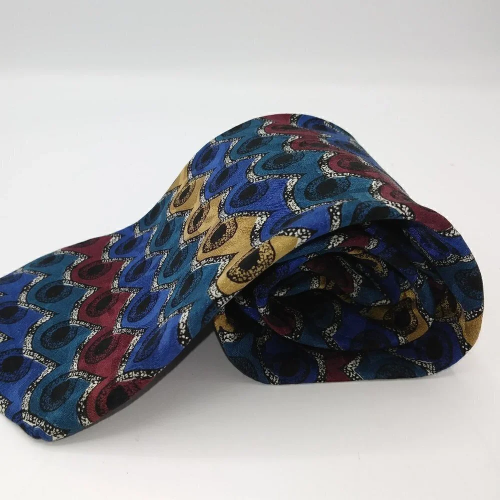 Club International Tie